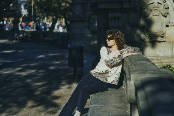 Adara blouse pumiceston paisley