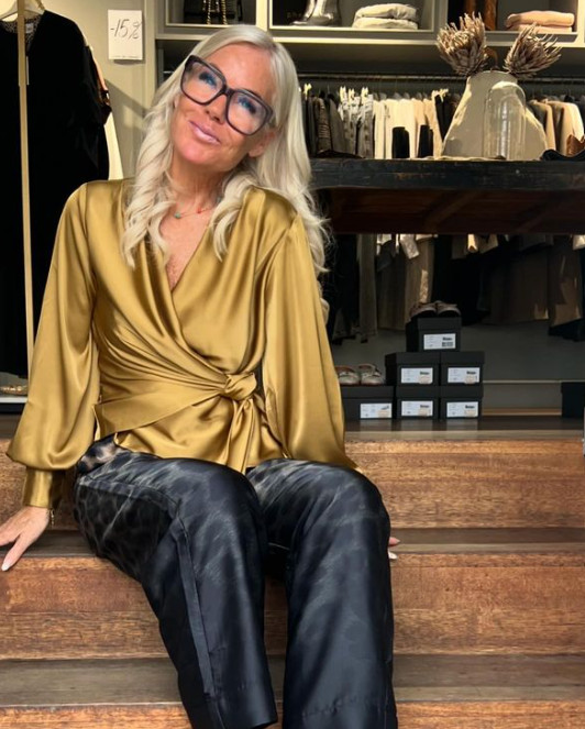 Ines blouse semi rich gold