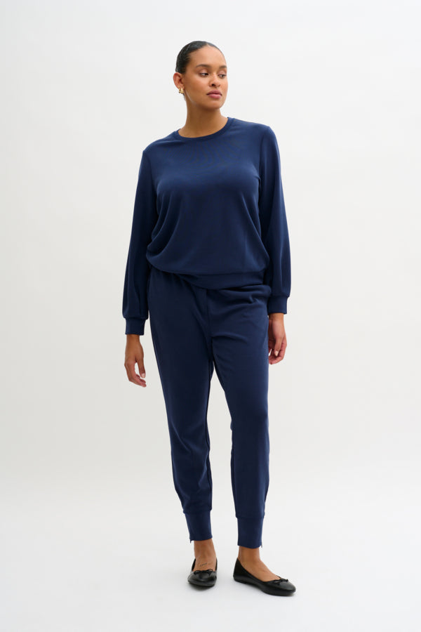 The sweat blouse blá