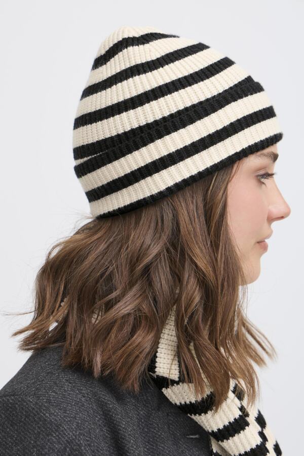Stripy húfa whisper white melange
