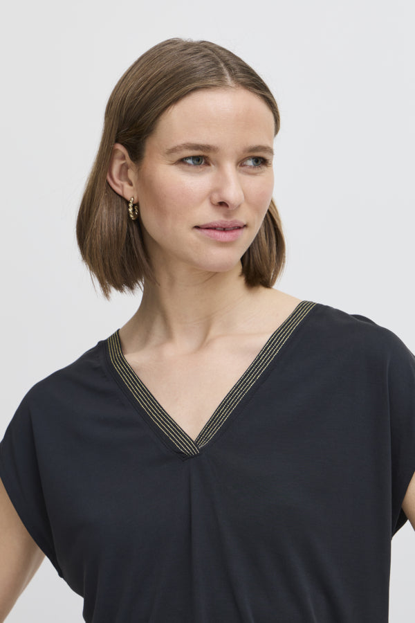Perl Deco Neck Tee svartur