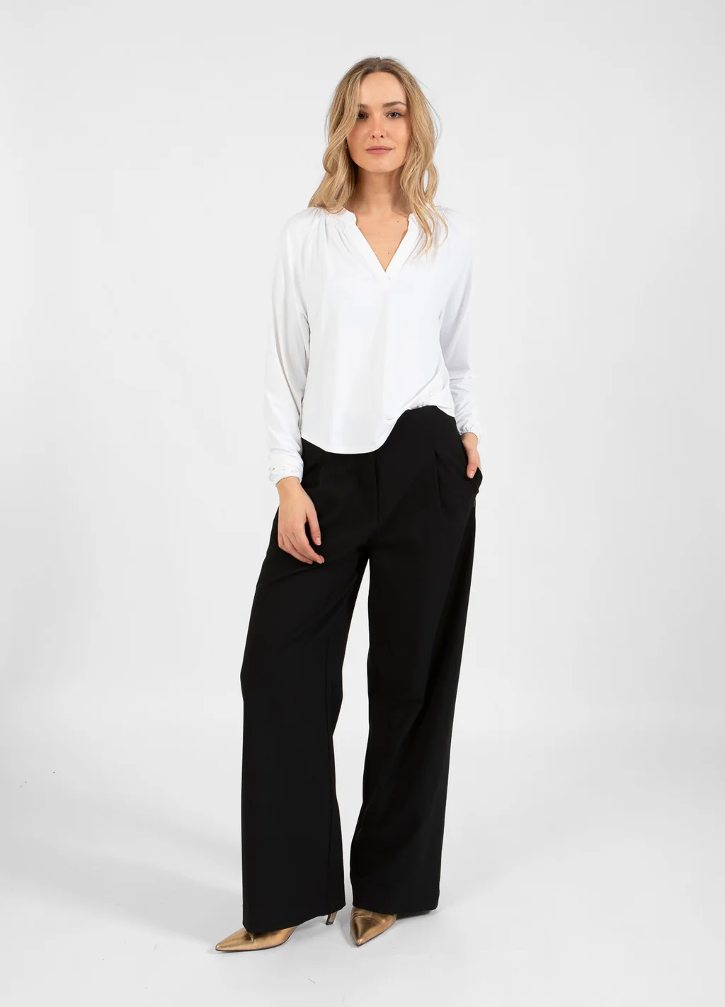 Wide shirt with smock