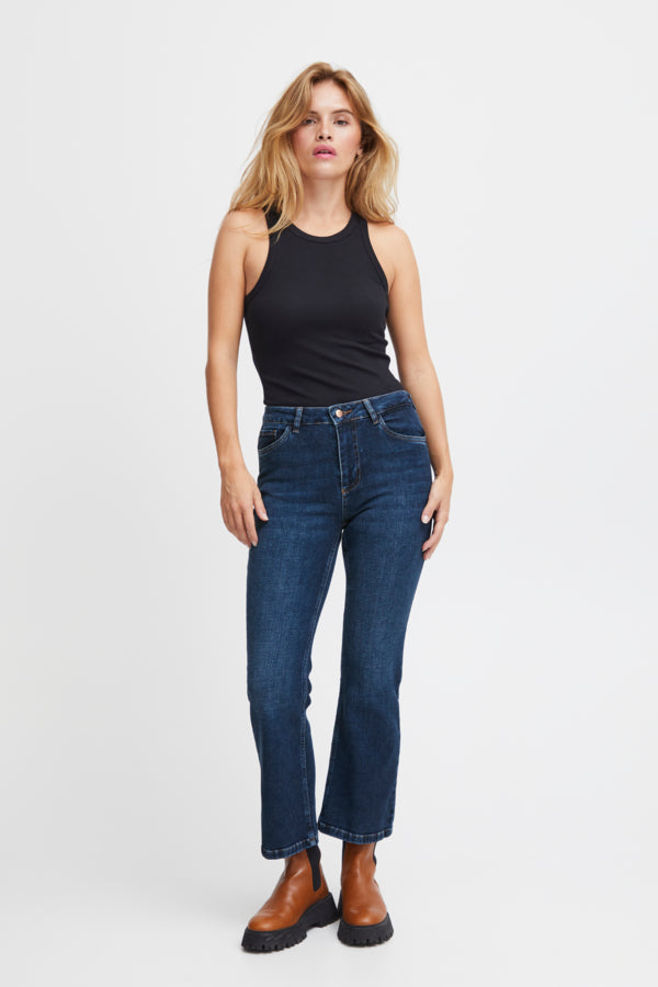 Ria HW Jeans Kick Flared Leg-svartar