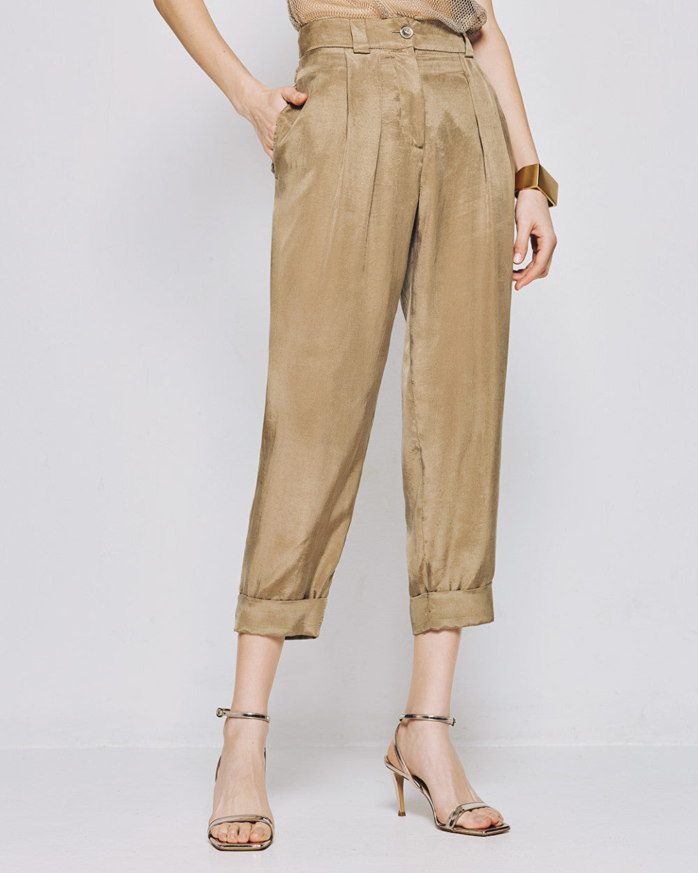 Slouchy pants with turn-up hemlines
