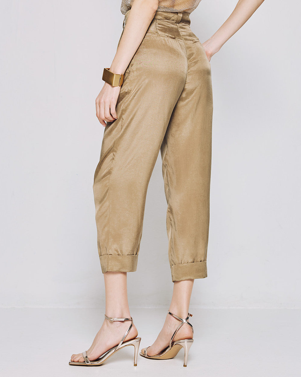 Slouchy pants with turn-up hemlines