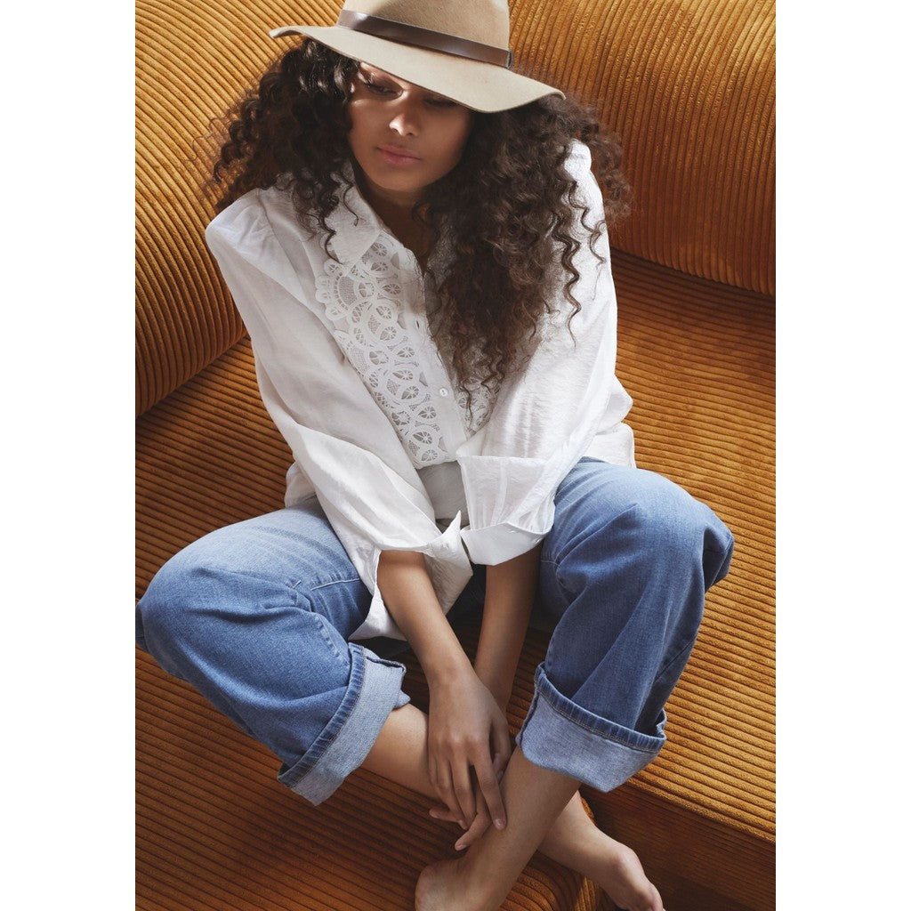 Hvít síðermaskyrta Lotus