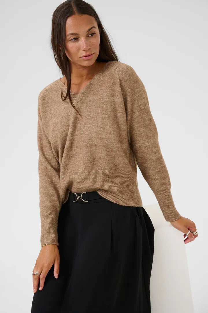 Langermapeysa m.V-hálsmáli (Niel)