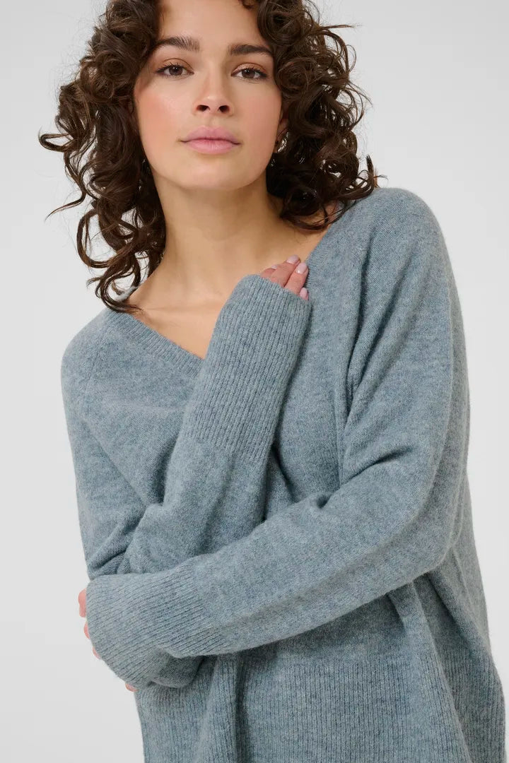 Langermapeysa m.V-hálsmáli (Niel)