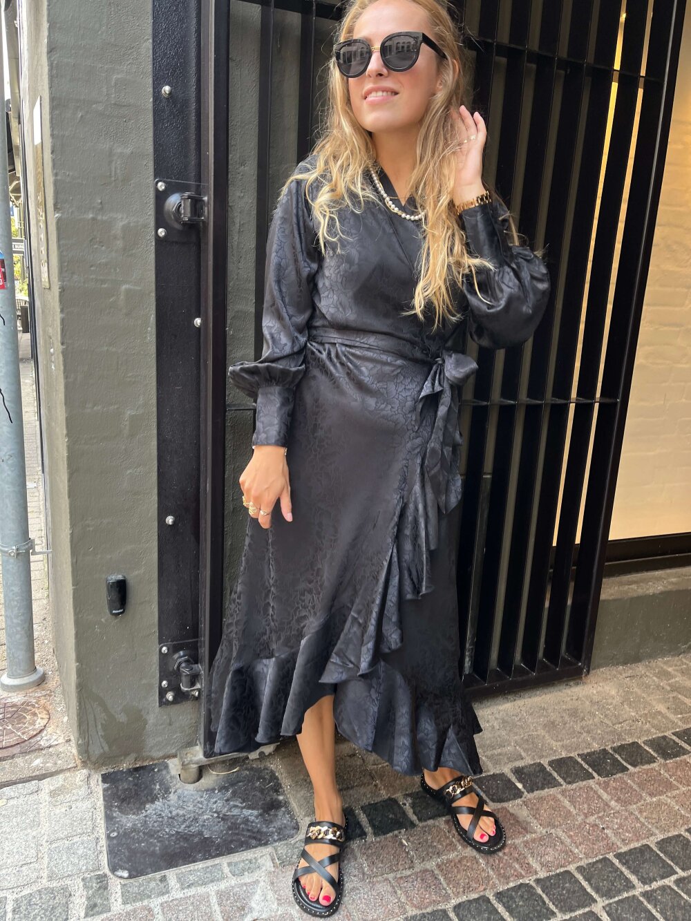 Bea dress black flower jaquard