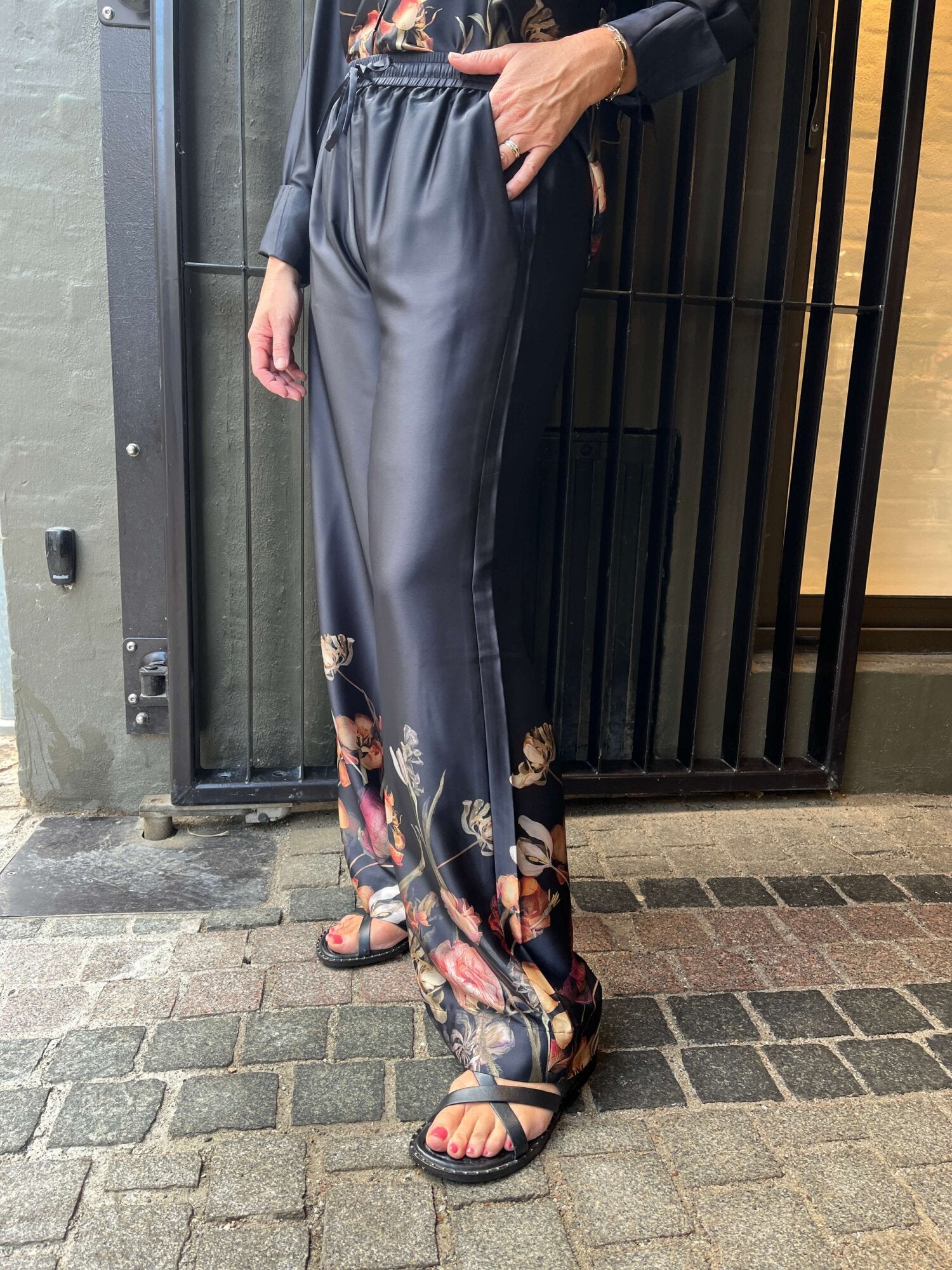 Nomi pants black blossom